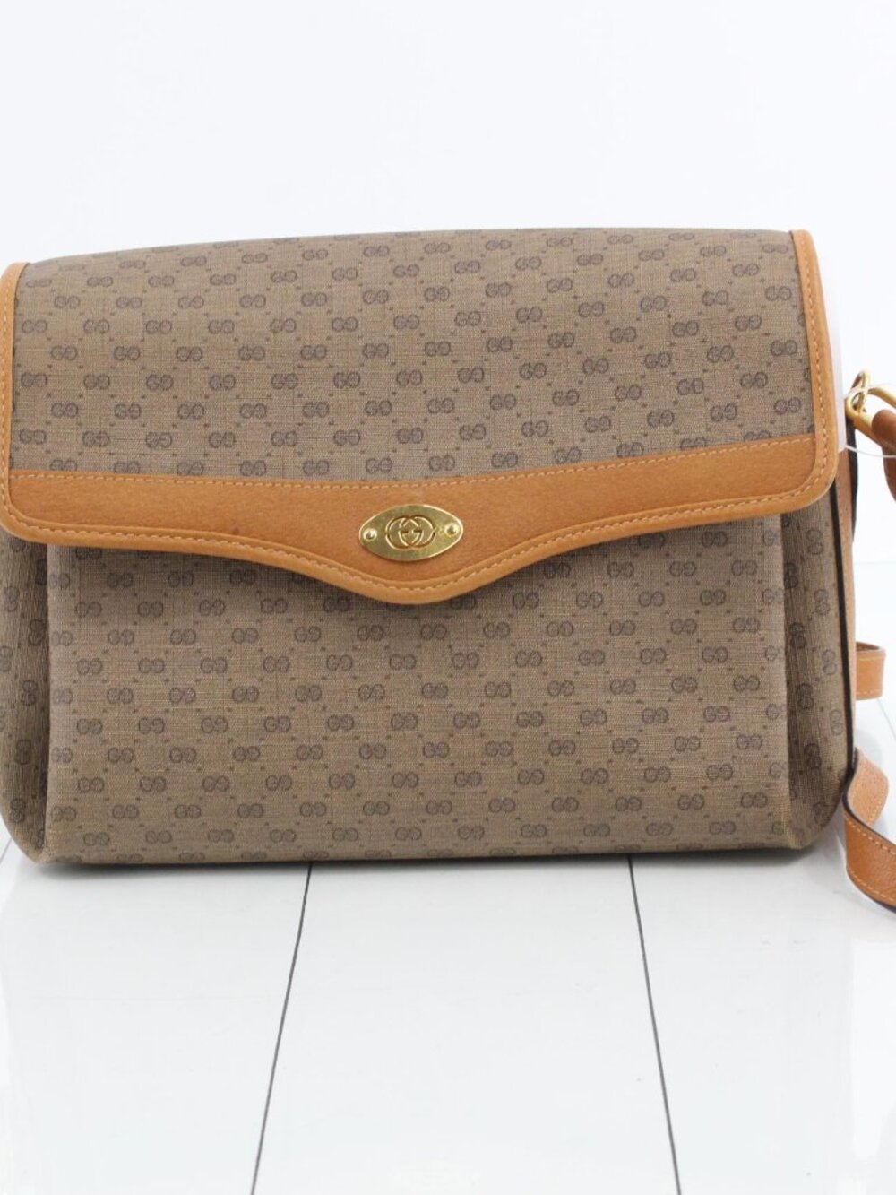 Classic Gucci Monogram Canvas Shoulder Bag in Tan